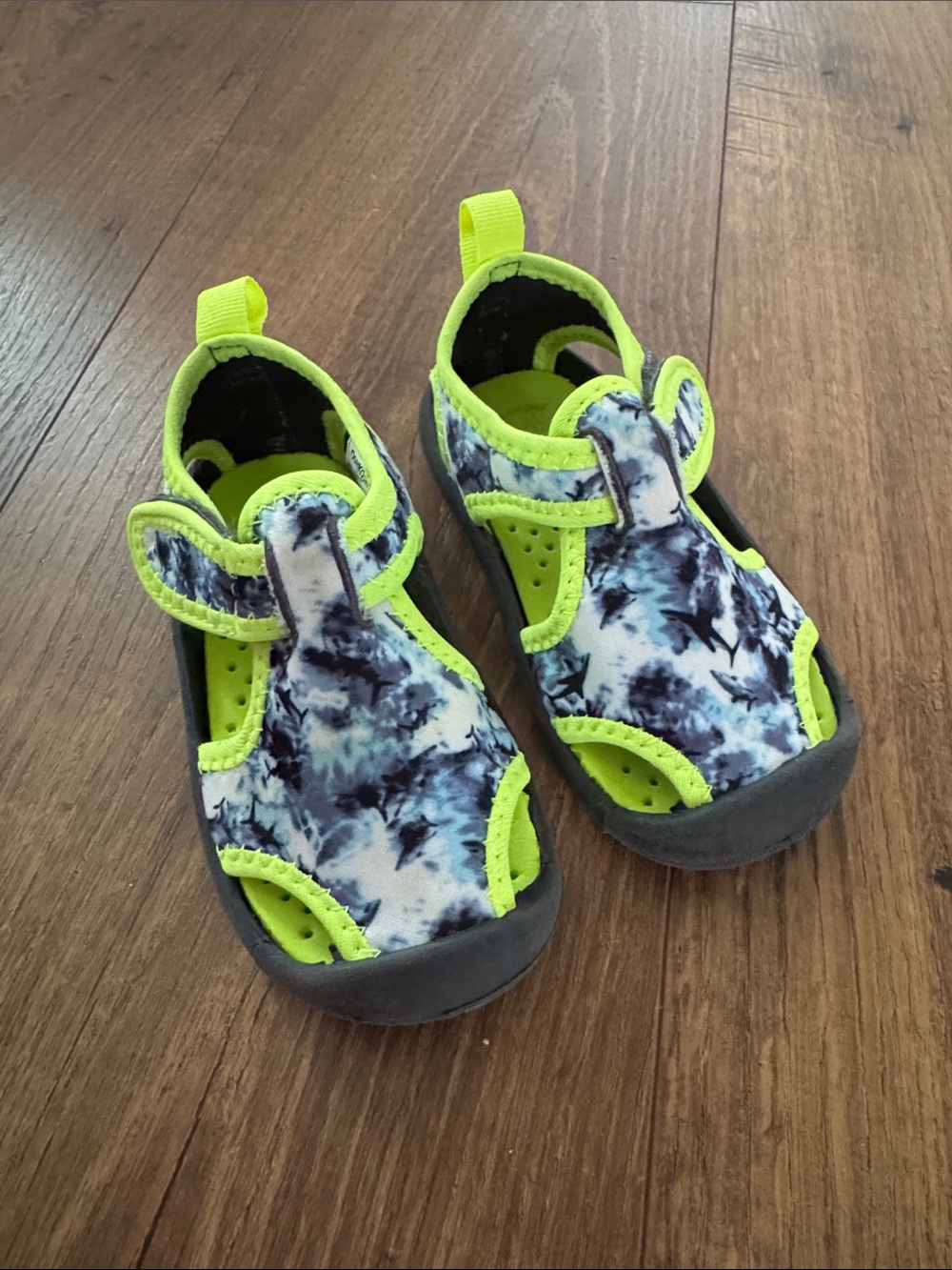 OskKosh B’gosh toddler water shoes, size 6